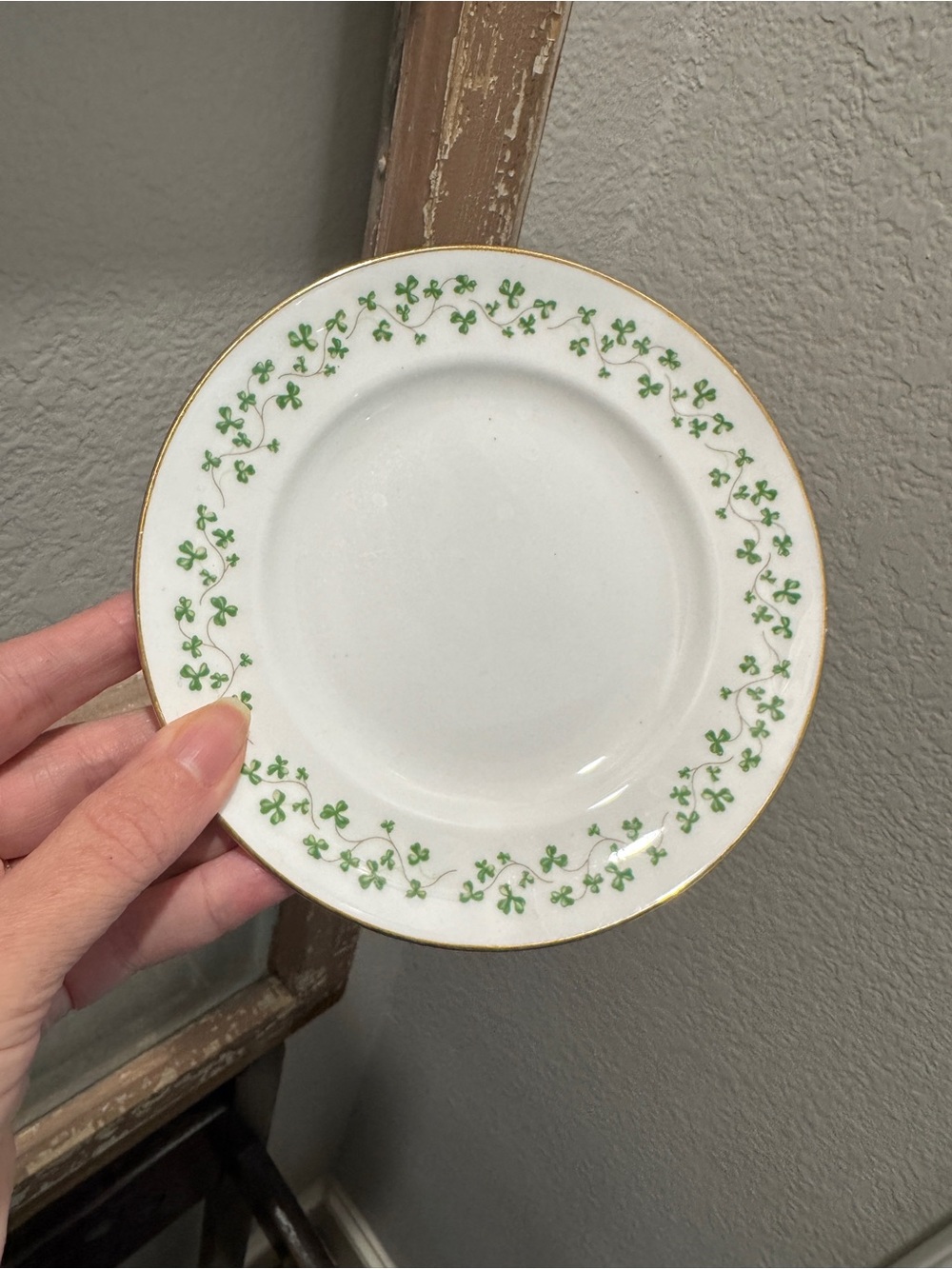 Vintage Royal Tara Shamrock Ribbed Fluted plates - Picture 2 of 3